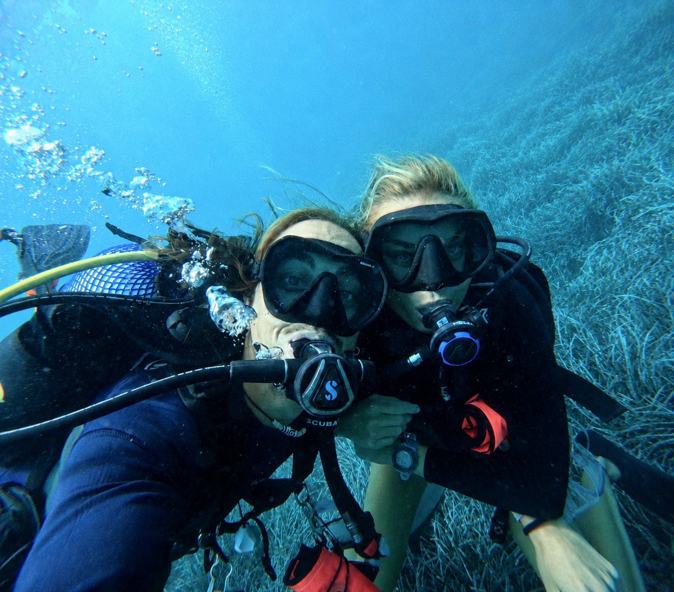 Camille and Julien, PADI dive instructors, diving together in Tamarindo, Costa Rica